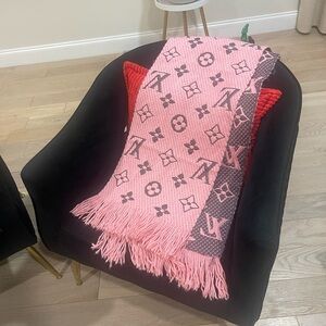 LV Pink and Grey wool scarf